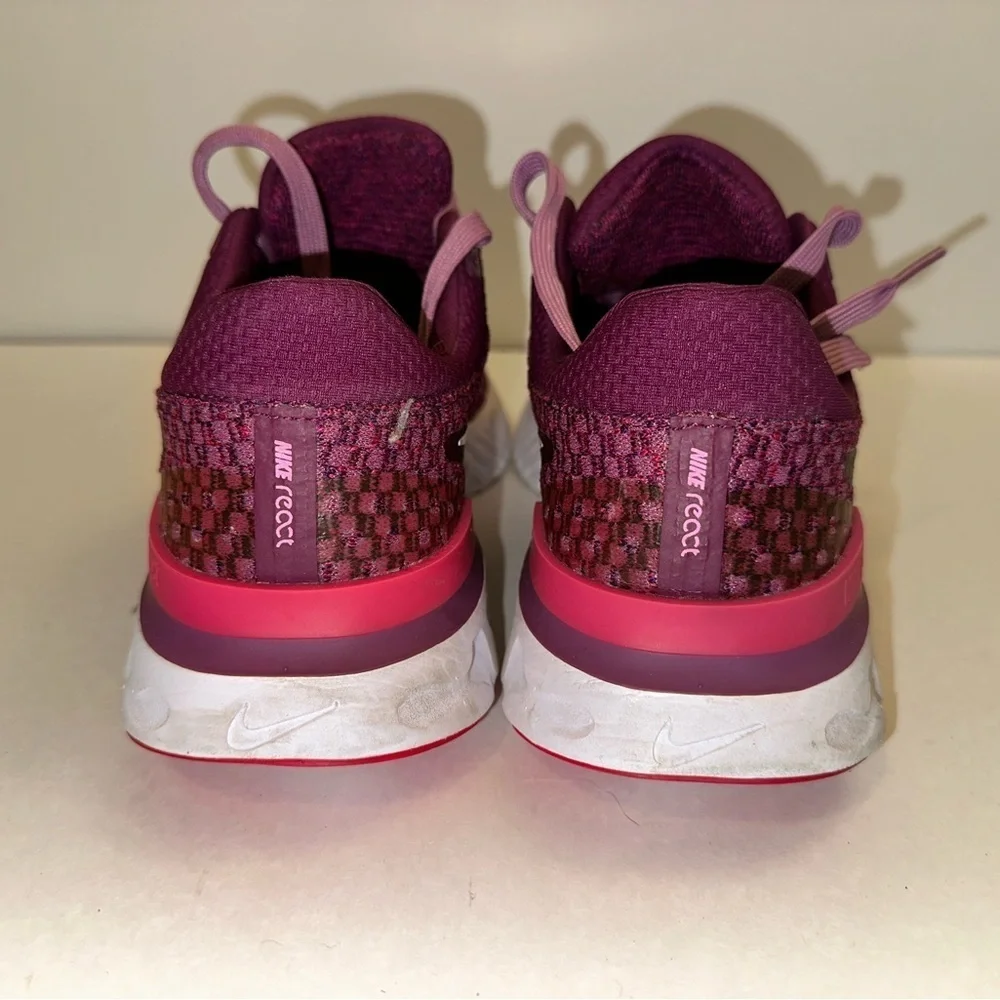 Nike Women's Size 9.5 React Infinity Run Flyknit 3 in Light Bordeaux & Pink